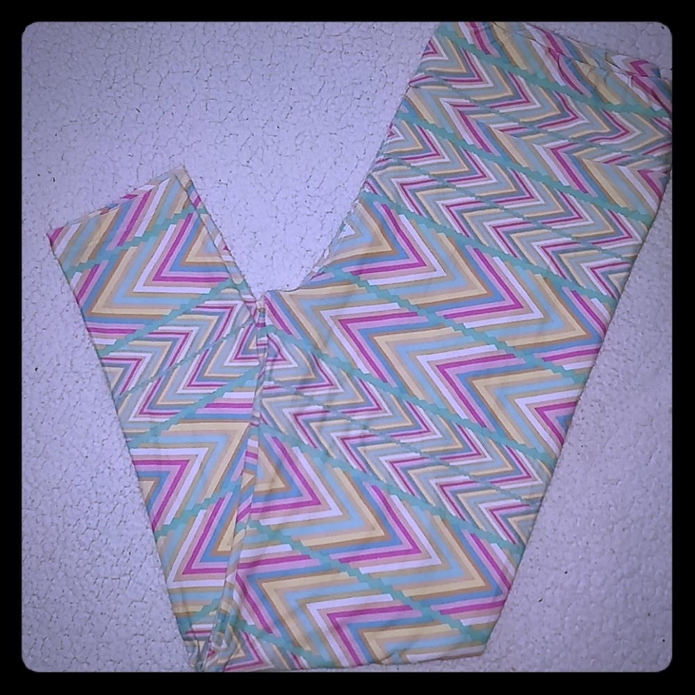 LuLaRoe Tall & Curvy Leggings Used